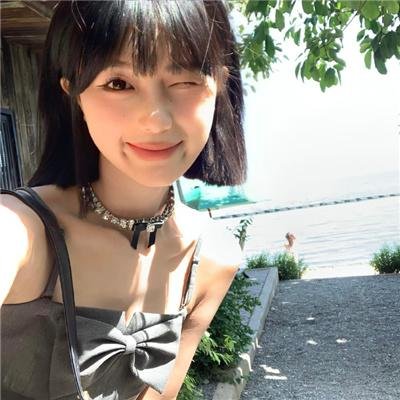 男生女生向前冲